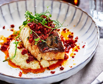 Stekt torskrygg med knaperstekt chorizo och potatispuré