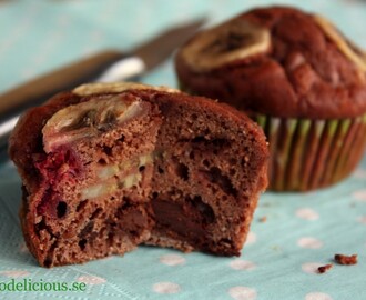 Chokladmuffins med hallon och banan