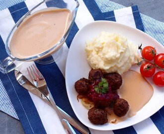 Köttbullar med mos & gräddsås