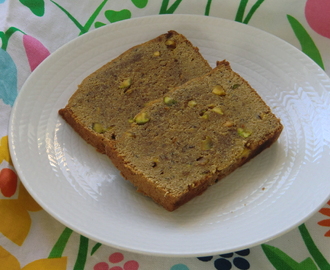 Glutenfri banankaka med mango, pistaschnötter, kokosnötsmjöl och durramjöl