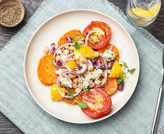 Bakad sötpotatis i ugn med grekisk sallad