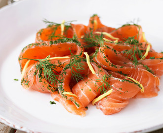 Ingefärsgravad lax med honungssenapssås