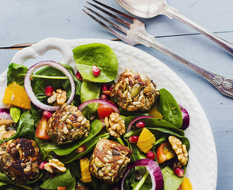 Frasiga solrosbollar med apelsinsallad och valnötter