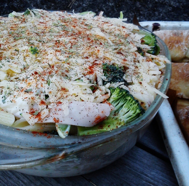 Pastagratäng med broccoli, purjolök, gorgonzola och rökt skinka