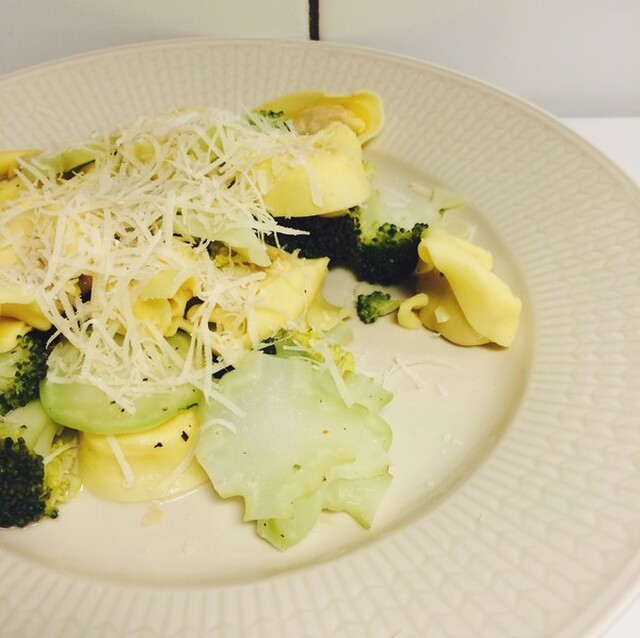 Tortellini med broccoli.