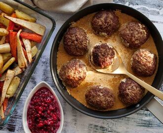 Pannbiffar med ugnsrostade rotfrukter och gräddsås