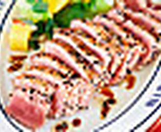 Leilas halstrade tonfisksashimi med avokadosallad