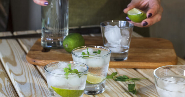 13 svalkande vodkadrinkar – perfekta för sommarkvällen