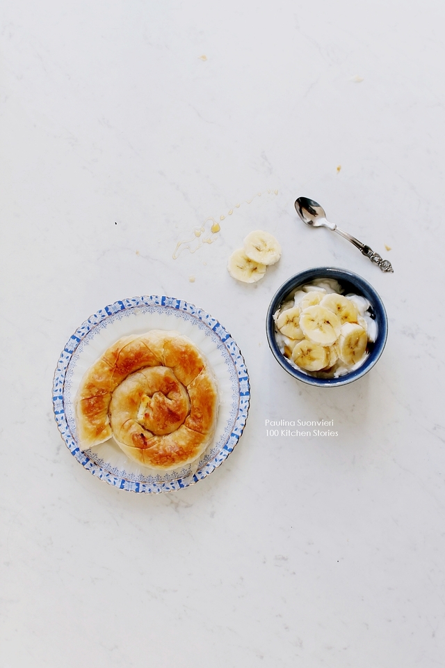 This is Typical Greek // "Tiropita" and Greek Yoghurt with Honey