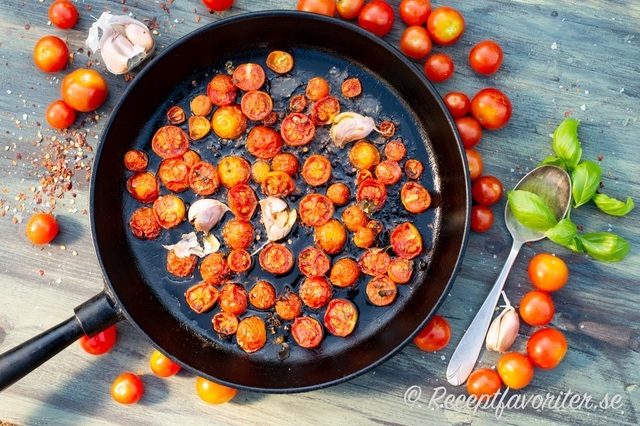 Rostade tomater i ugn med balsamvinäger