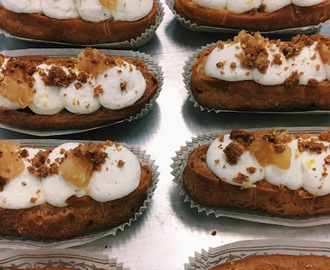 Eclairs med karamelliserade äpplen, mascarponegrädde och kanelsmulor