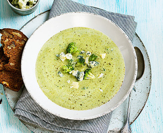 Krämig soppa med broccoli, palsternacka och ädelost