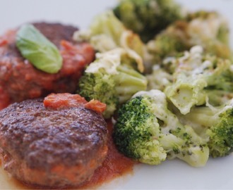 Tacobiffar i tomatsås med Ugnsgratinerad broccoli