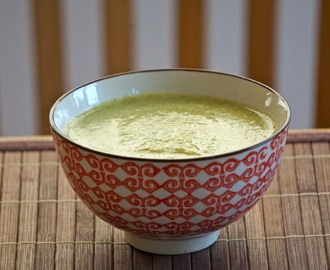 Vitlöksdoftande broccoli och blomkålssoppa