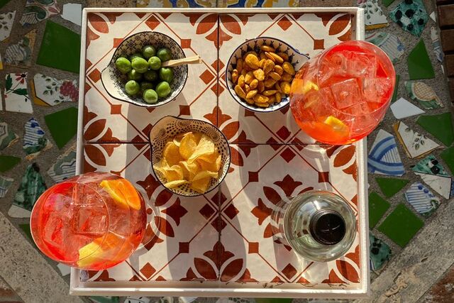 How to Make — and Drink — an Aperol Spritz Like an Italian