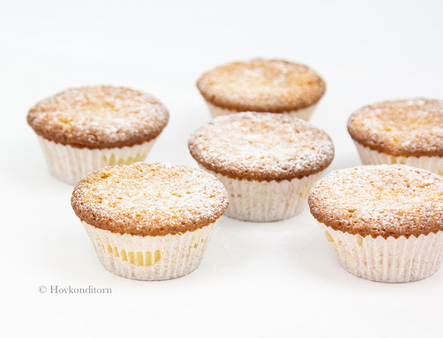 Muffins with Lemon Cheesecake filling