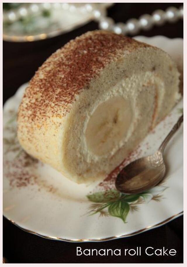 Banana & mascarpone roll....a dilicious banana chiffon roll cake with fresh banana!