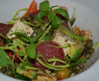 Ljummen pasta med avacado, kapris och dijonsenapsvinegrette