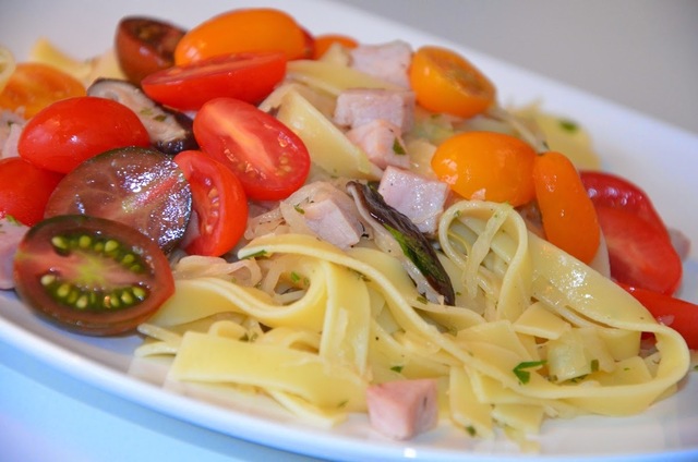 Pasta med kassler och vitkål