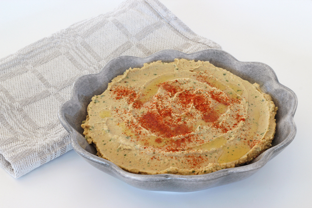 Hummus med rostad vitlök och grönkål