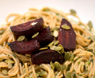 Spenatpasta med rostade rödbetor