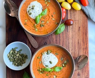 Tomatsoppa på ugnsrostade grönsaker 