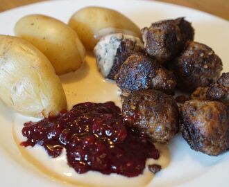 Äggfria köttbullar med potatis och gräddsås