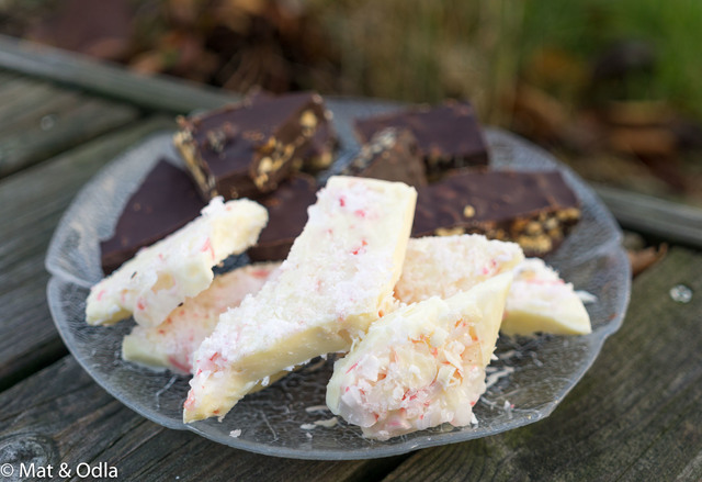 Julgodis - Polkagrisbräck med vit choklad och kokosflingor