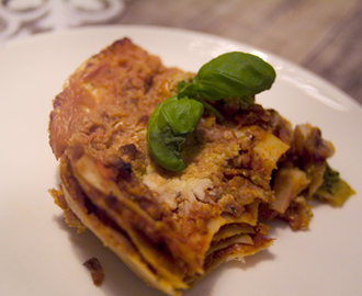 Vegetarisk lasagne med linser och morot