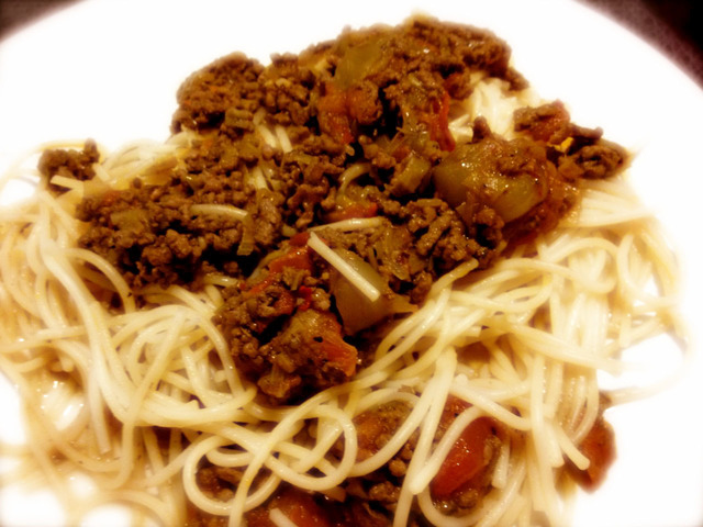 spaghetti och köttfärssås med tomat, purjo och rödvin