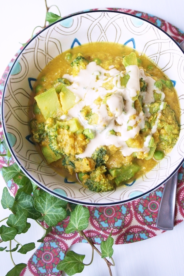 Linsgryta med Broccoli, Ärtor och Tahini