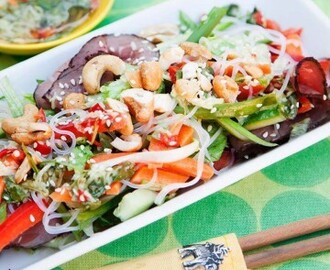 Vietnamesisk glasnudelsallad med grillad rostbiff