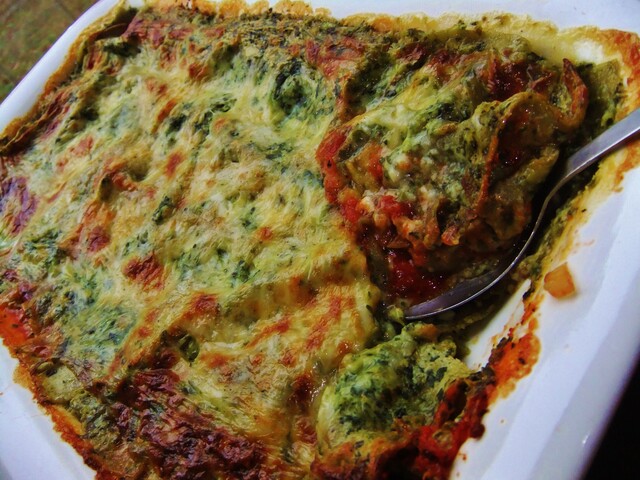 Vegetarisk lasagne med tomat och spenat