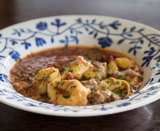 Tortellinigratäng med nötfärs & Ravioli i tomatsås