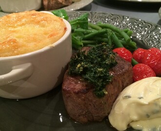 Örtbakade tournedos med västerbottensbakelser/mos