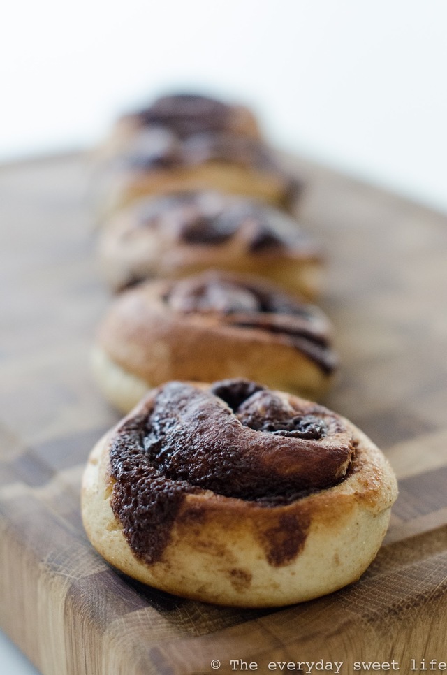 Surdegsbullar med dinkelmjöl och chokladfyllning