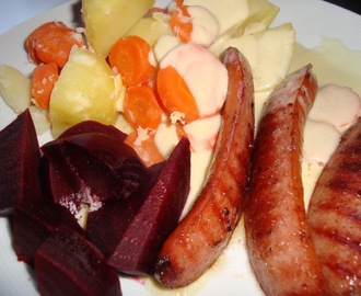 Bratwurst med senapssås och rödbetor