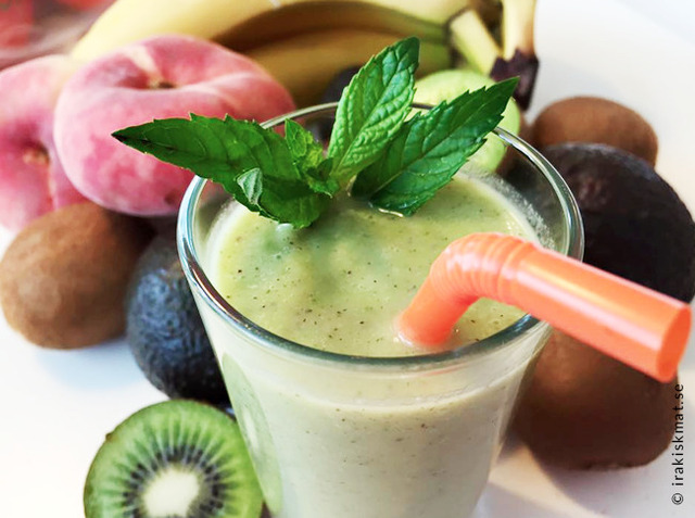 Kiwi- och avokadosmoothie med honung och lime