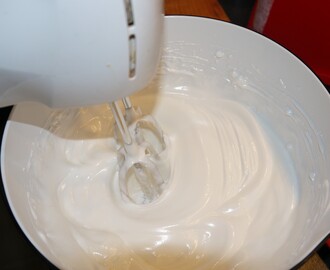 Fluffig vit frosting