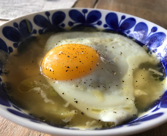 Potatis och löksoppa med tryffel och ägg