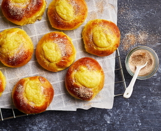 Saffransbullar med vaniljkräm och kanelsocker