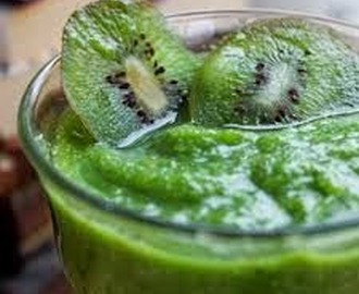 Nyttig smoothie med gröna blad