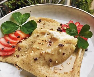 Min semmelvariant: Bovete-crêpes med ricotta och sås på hemmagjord mandelmassa