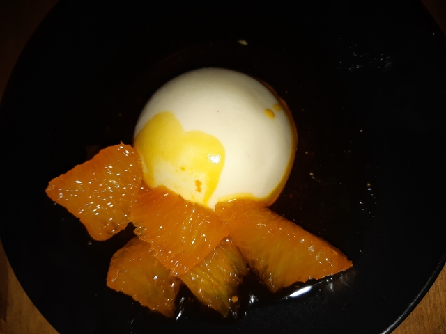 Vit Chokladpannacotta med saffransmarinerad apelsin