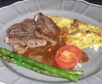 Entrecôte och getostpolenta med whiskysmörsås