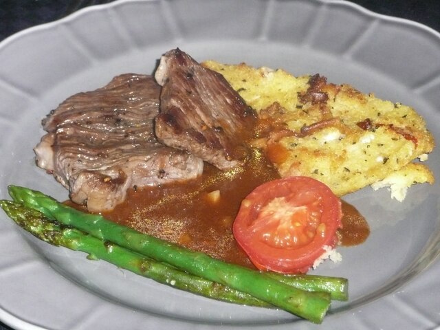 Entrecôte och getostpolenta med whiskysmörsås