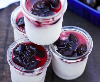 Yoghurtglass med körsbärskompott