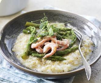 Risotto med sparris och räkor