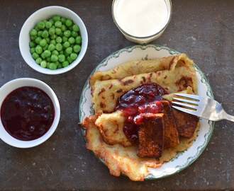 Frasiga veganska raggmunkar med rökig knaperstekt tofu