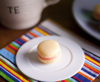 Pink grape macarons på middagen